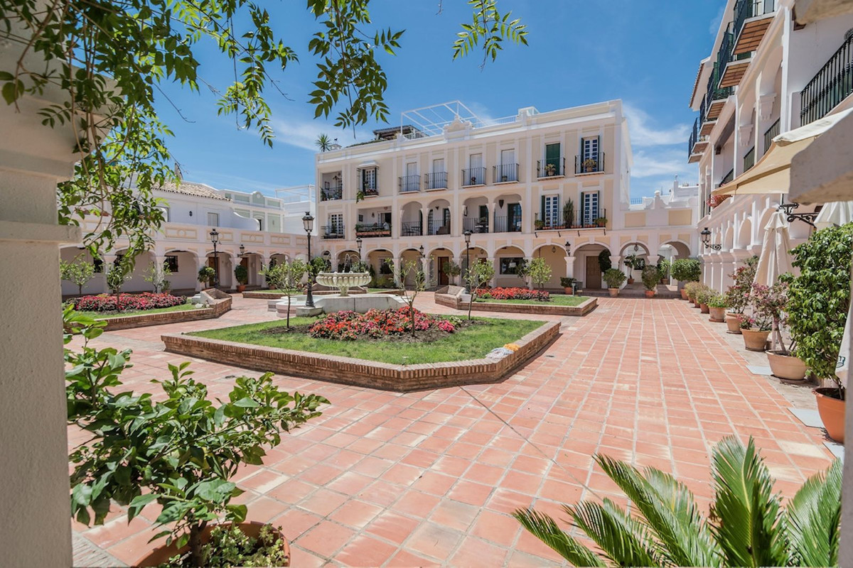 Photo 1 Top Floor Apartment Nueva Andalucía, Costa del Sol, Málaga – R4778362