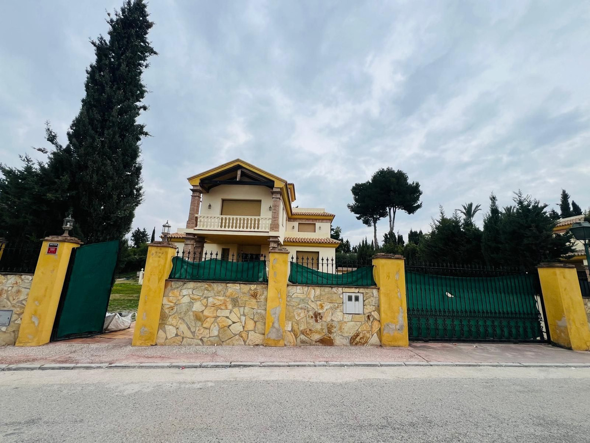 Photo 1 Detached Villa Atalaya, Costa del Sol, Málaga – R4930417