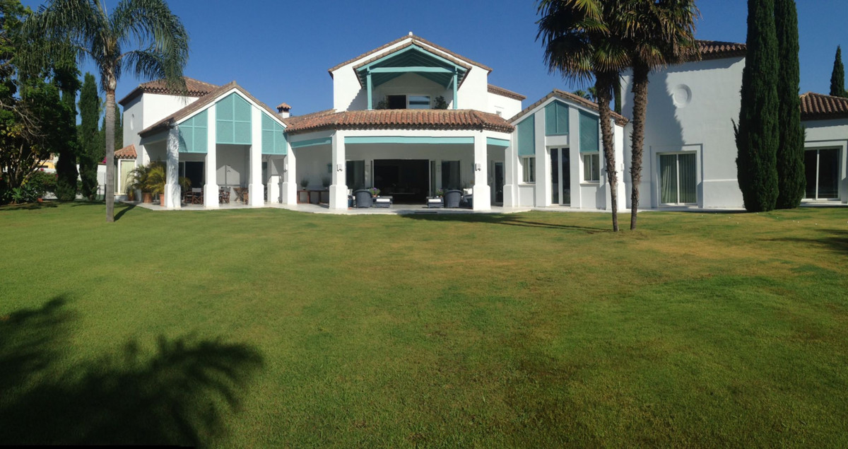 Photo 1 Detached Villa Guadalmina Baja, Costa del Sol, Málaga – R3329614