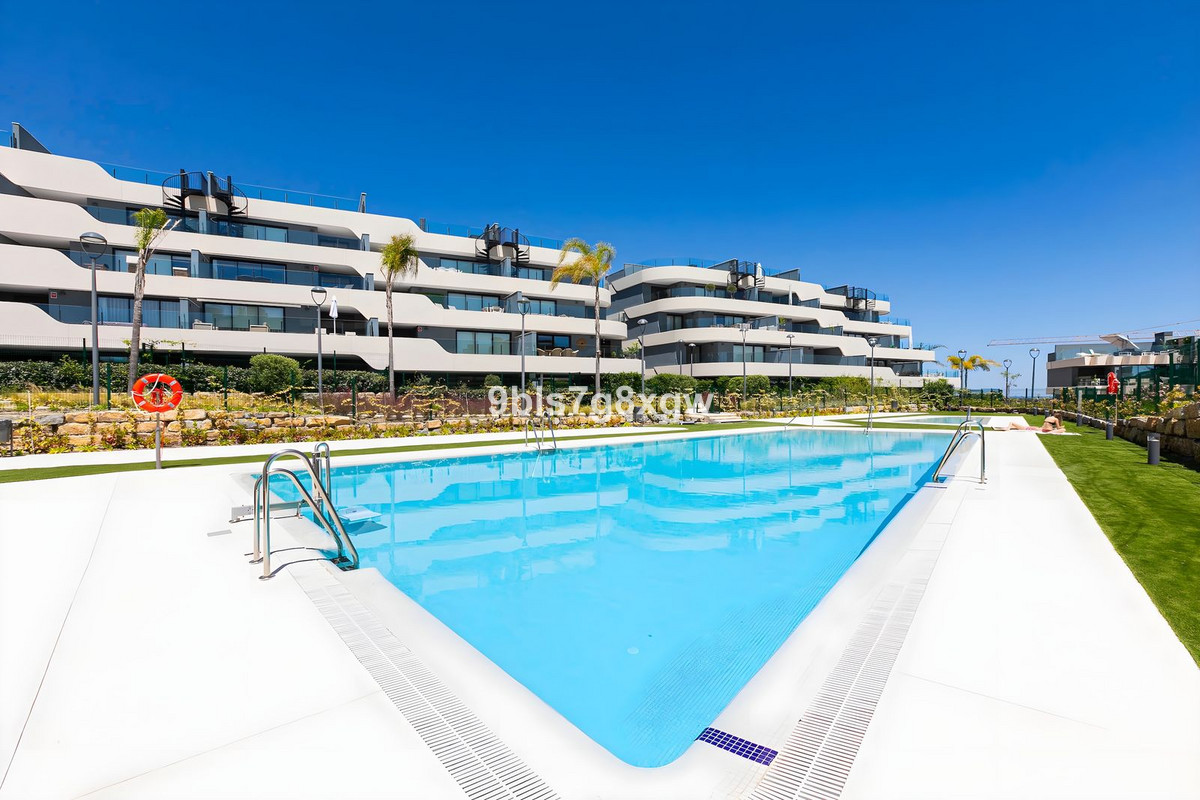 Photo 1 Middle Floor Apartment New Golden Mile, Costa del Sol, Málaga – R5048293