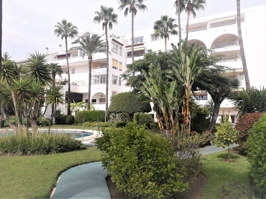 Photo 1 Middle Floor Apartment Atalaya, Costa del Sol, Málaga – R3738706