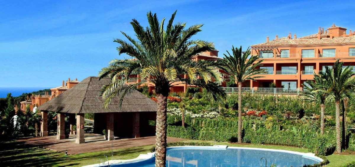 Photo 1 Middle Floor Apartment Atalaya, Costa del Sol, Málaga – R5104873
