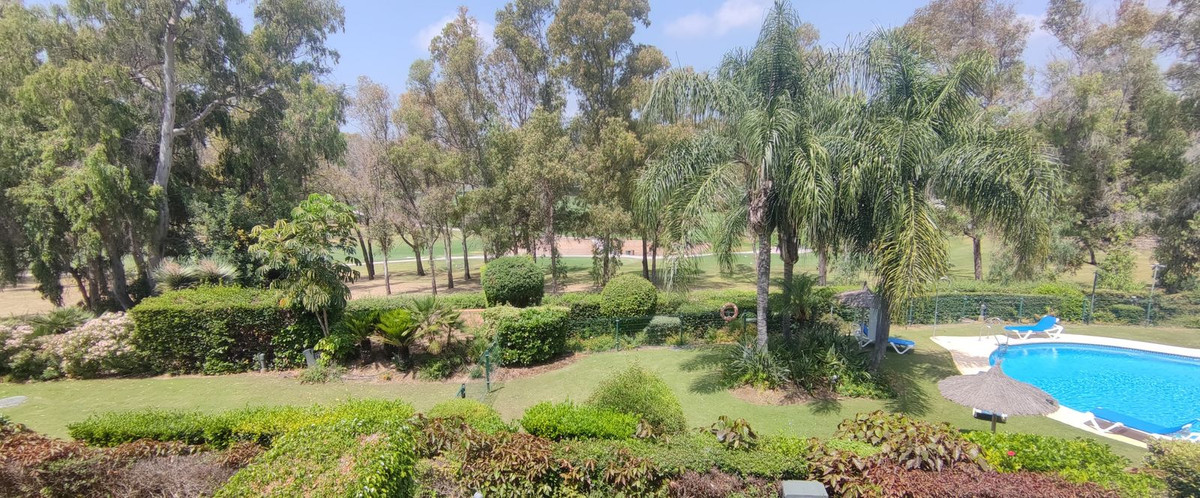 Photo 3 Middle Floor Apartment Atalaya, Costa del Sol, Málaga – R5104873