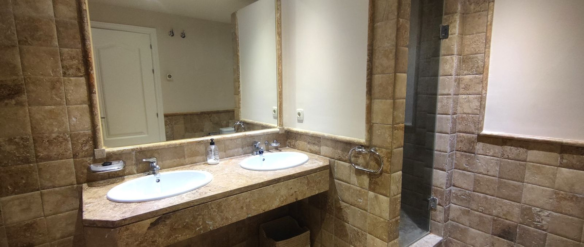 Photo 22 Middle Floor Apartment Atalaya, Costa del Sol, Málaga – R5104873