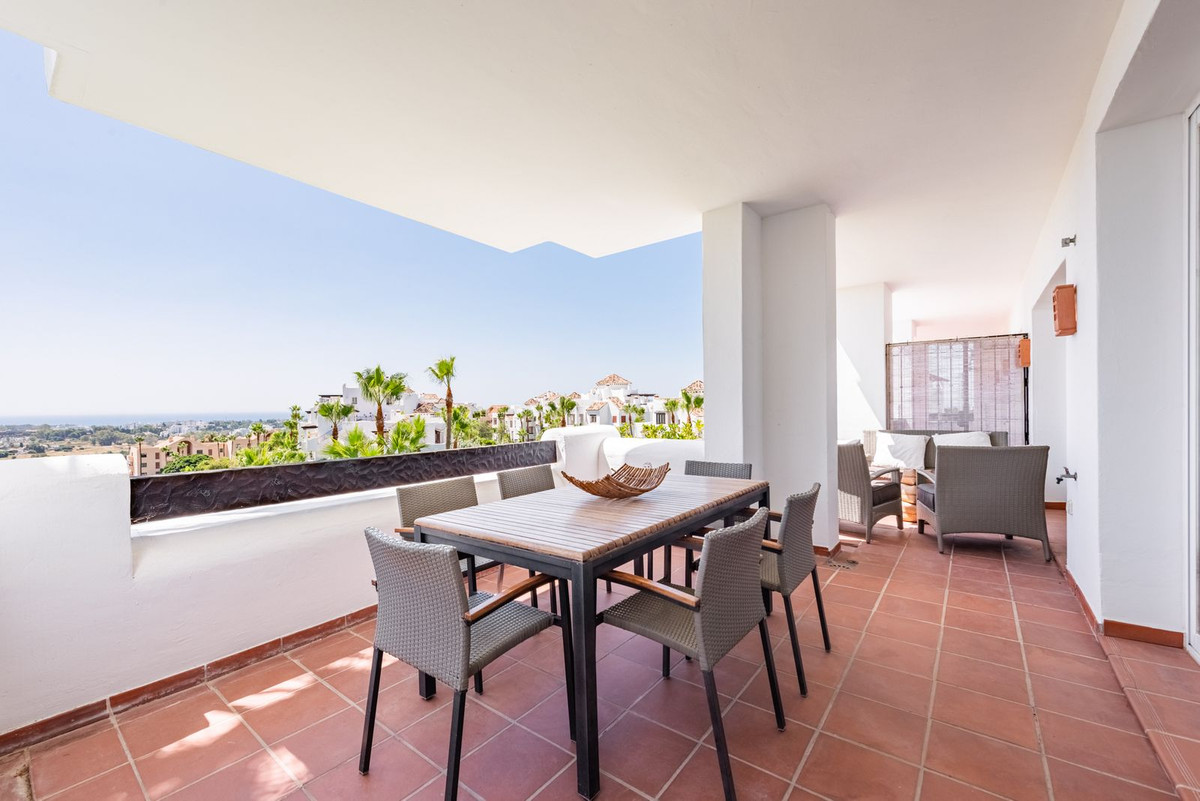 Photo 1 Middle Floor Apartment Atalaya, Costa del Sol, Málaga – R5077474