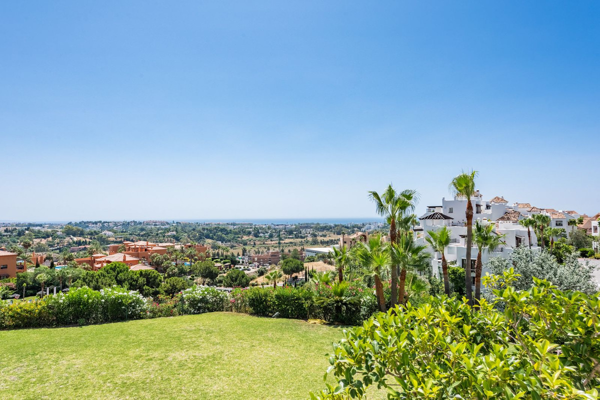 Photo 3 Middle Floor Apartment Atalaya, Costa del Sol, Málaga – R5077474