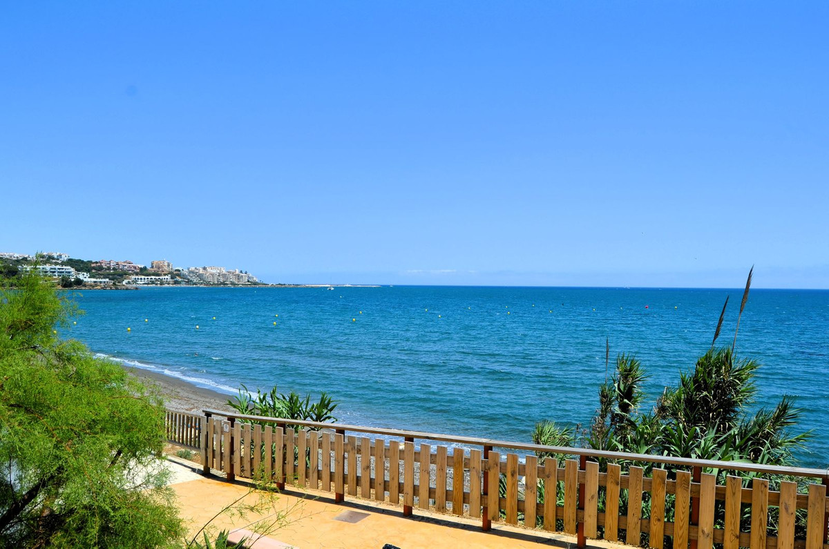 Photo 1 Townhouse Estepona, Costa del Sol, Málaga – R5105737