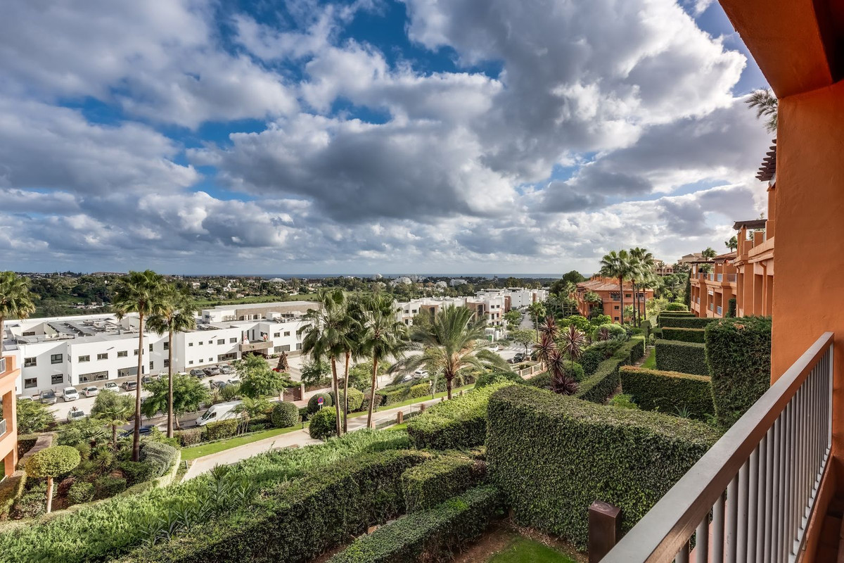 Photo 1 Middle Floor Apartment Atalaya, Costa del Sol, Málaga – R4917337