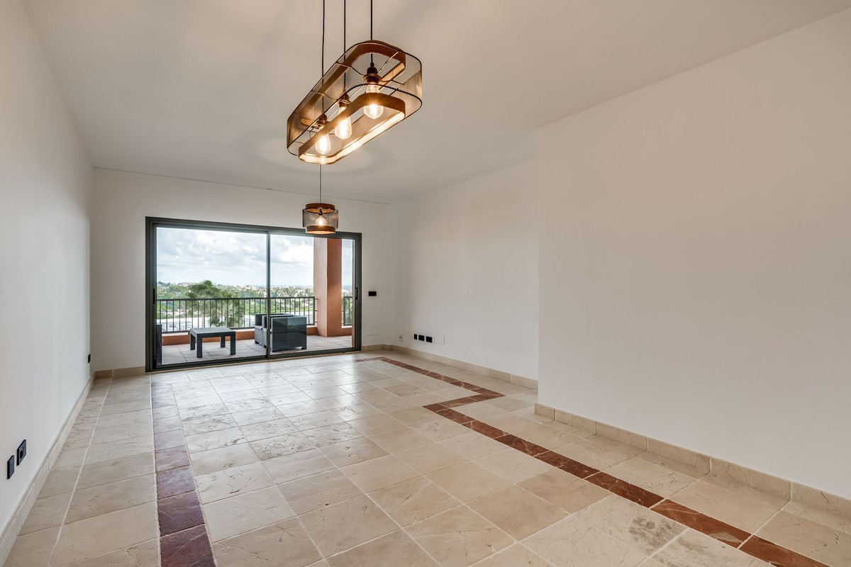 Photo 4 Middle Floor Apartment Atalaya, Costa del Sol, Málaga – R4917337