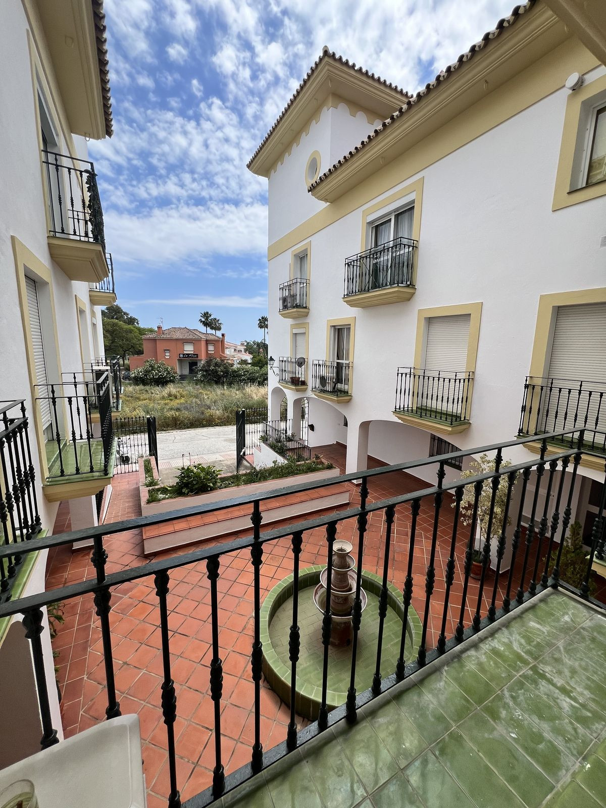 Photo 1 Middle Floor Apartment San Pedro de Alcántara, Costa del Sol, Málaga – R5058640