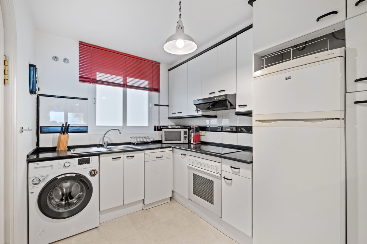 Photo 11 Middle Floor Apartment Estepona, Costa del Sol, Málaga – R5108536