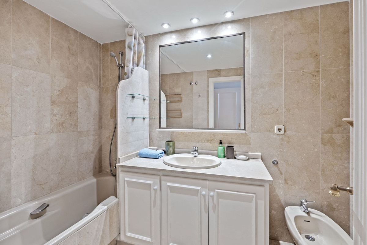 Photo 17 Middle Floor Apartment Estepona, Costa del Sol, Málaga – R5108536
