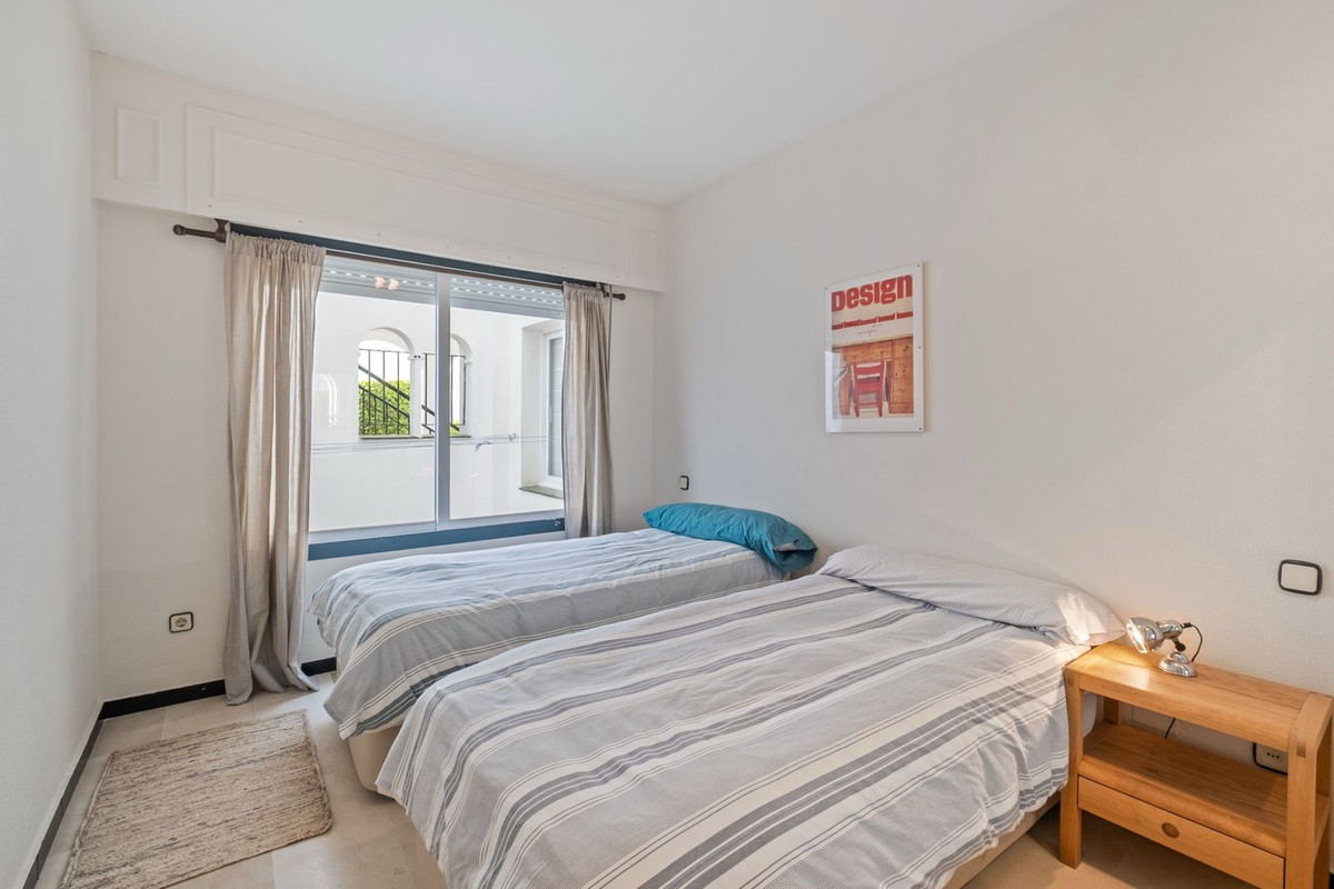 Photo 18 Middle Floor Apartment Estepona, Costa del Sol, Málaga – R5108536