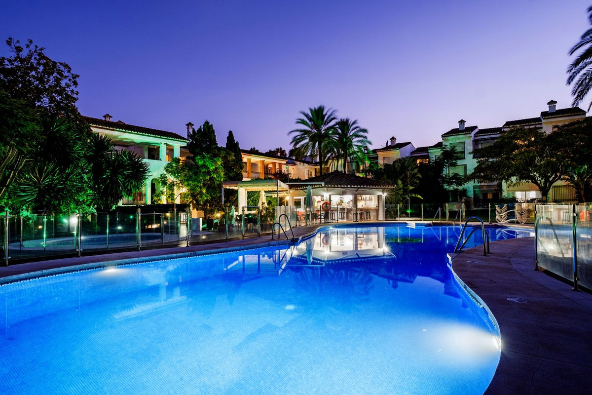 Photo 37 Middle Floor Apartment Estepona, Costa del Sol, Málaga – R5108536