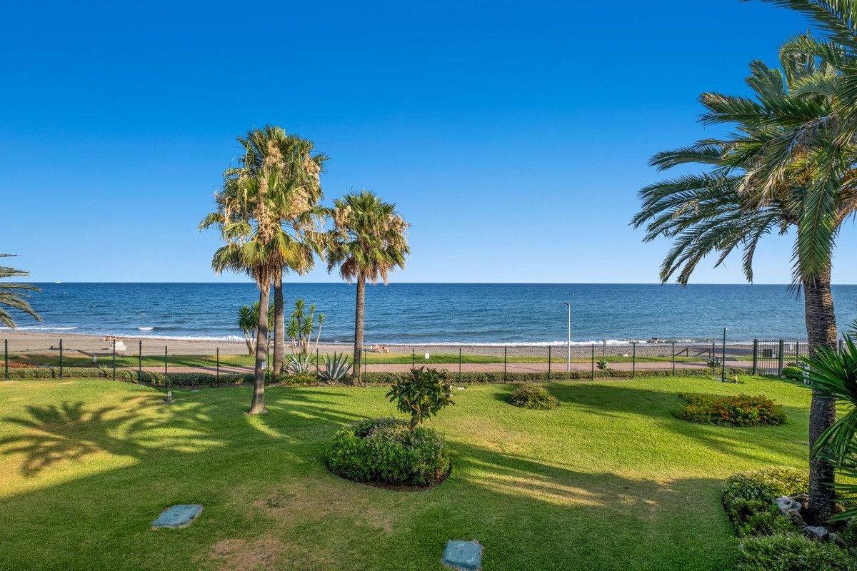 Photo 3 Middle Floor Apartment Estepona, Costa del Sol, Málaga – R5108536