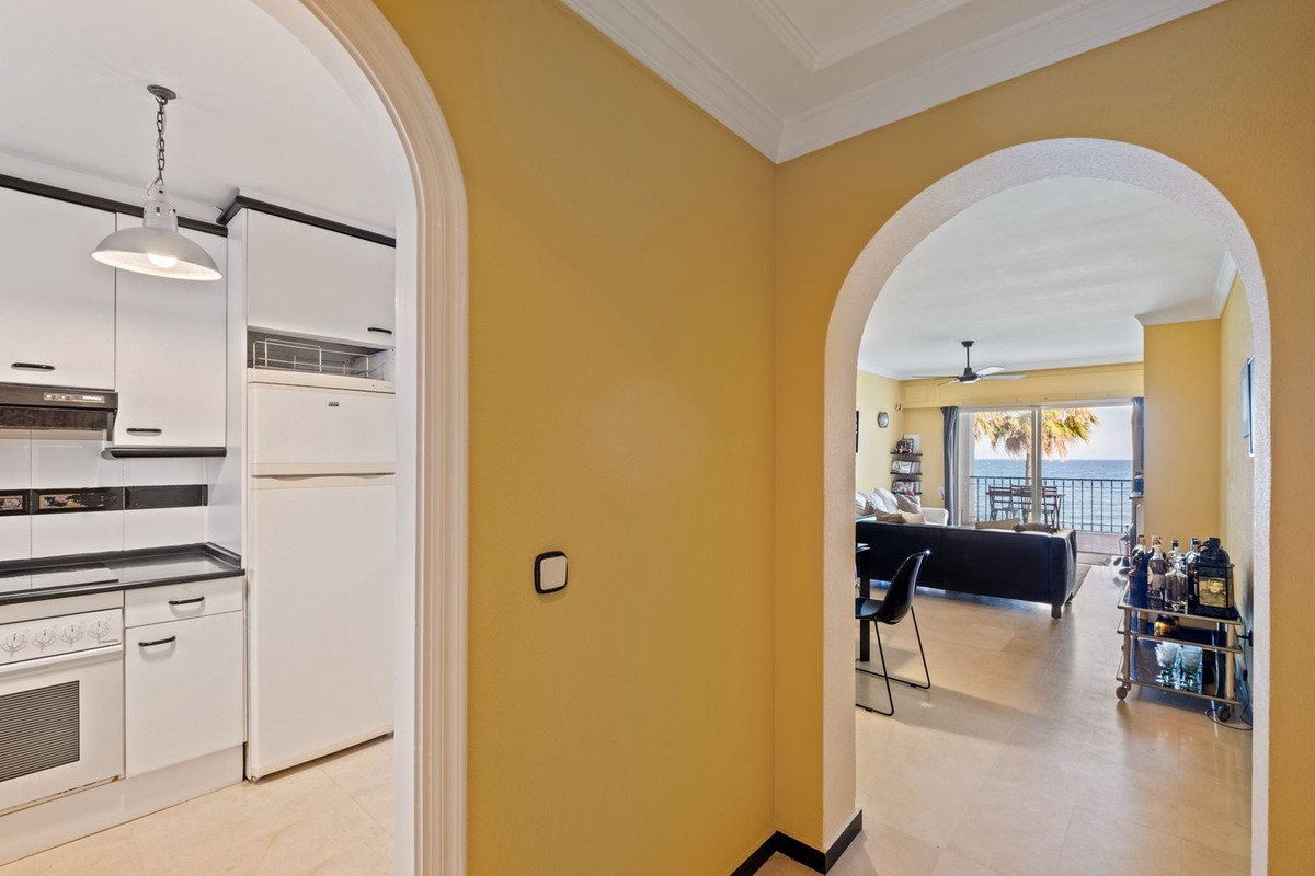 Photo 5 Middle Floor Apartment Estepona, Costa del Sol, Málaga – R5108536
