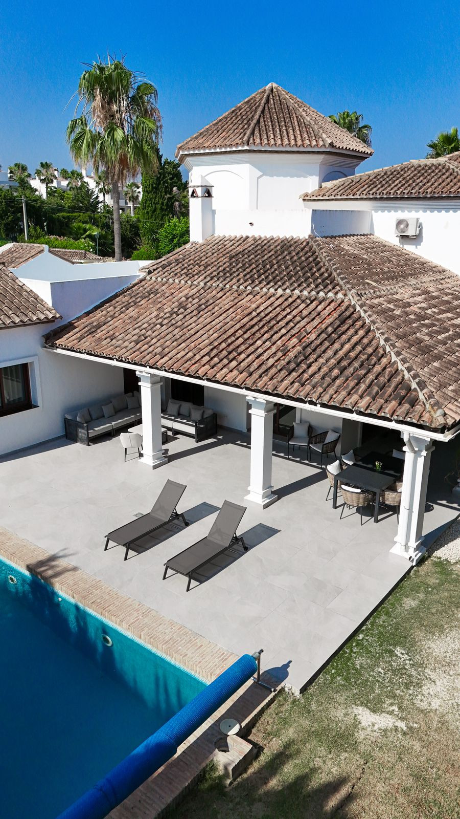 Photo 1 Detached Villa El Paraiso, Costa del Sol, Málaga – R5074183