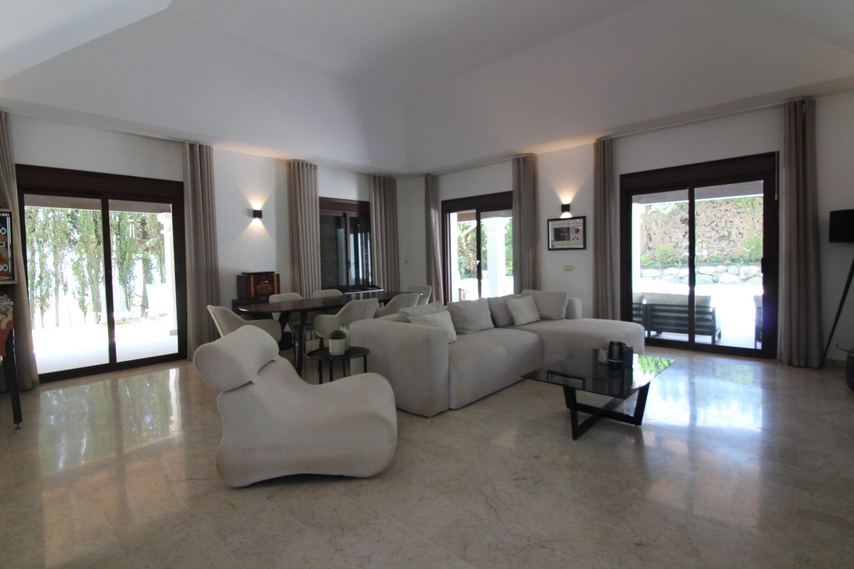Photo 4 Detached Villa El Paraiso, Costa del Sol, Málaga – R5074183