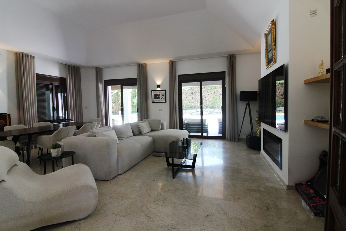 Photo 5 Detached Villa El Paraiso, Costa del Sol, Málaga – R5074183