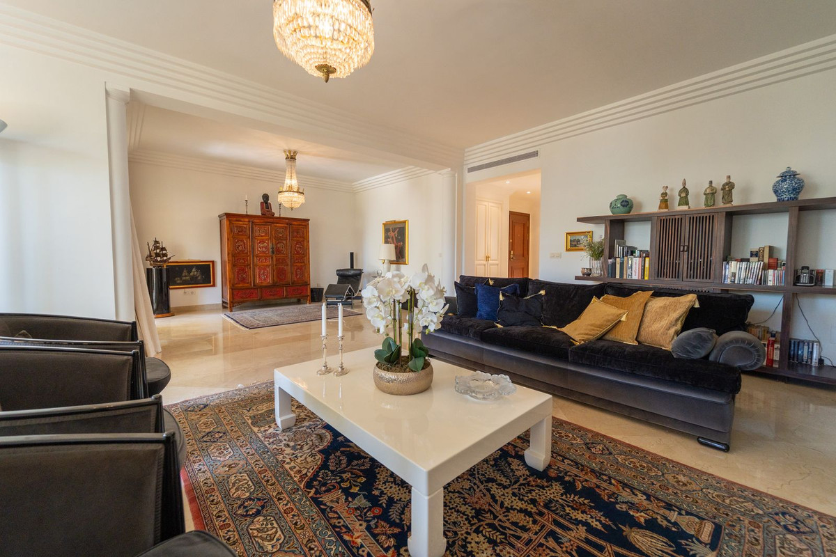 Photo 4 Middle Floor Apartment Nueva Andalucía, Costa del Sol, Málaga – R5078104