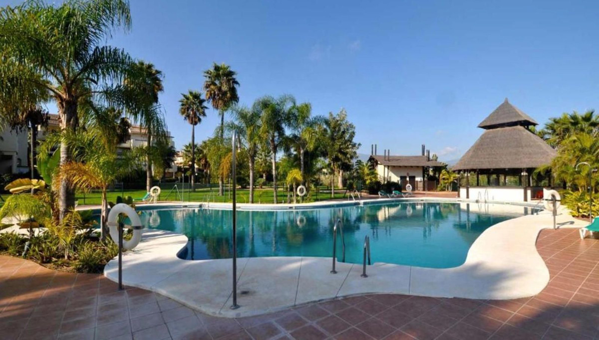 Photo 1 Middle Floor Apartment New Golden Mile, Costa del Sol, Málaga – R5010607