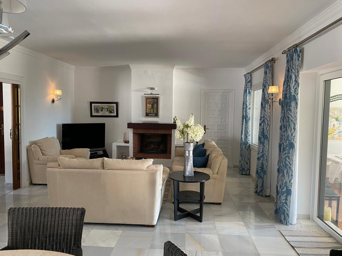 Photo 4 Detached Villa El Paraiso, Costa del Sol, Málaga – R5040070