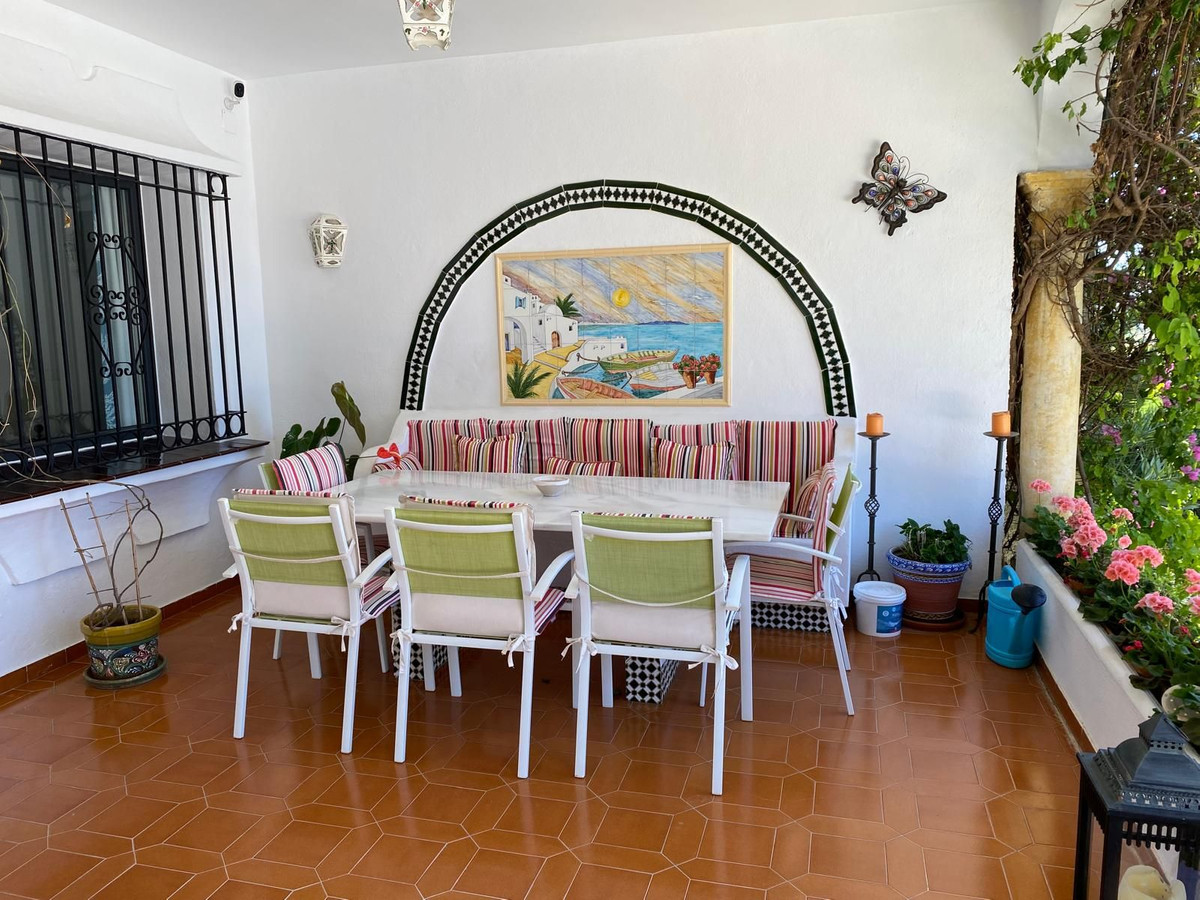 Photo 6 Detached Villa El Paraiso, Costa del Sol, Málaga – R5040070
