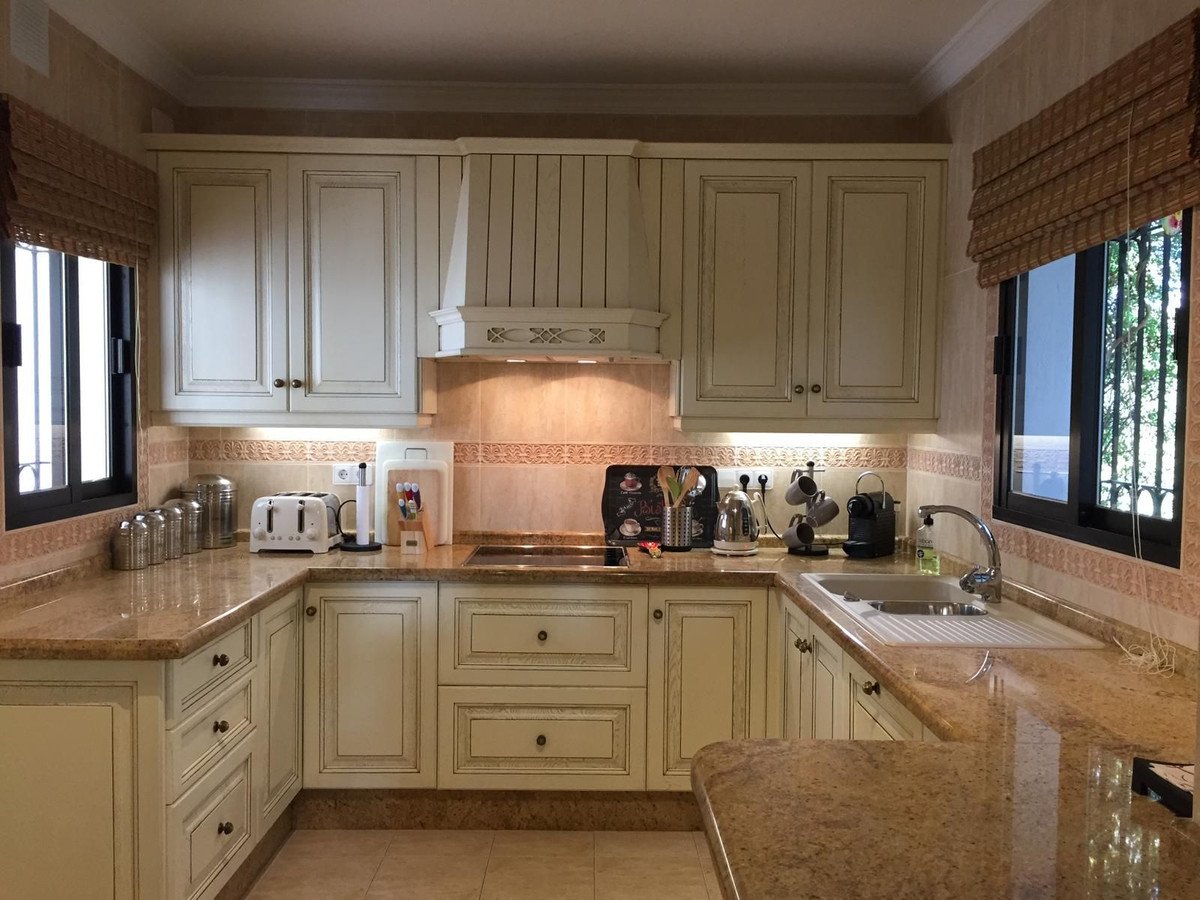Photo 9 Detached Villa El Paraiso, Costa del Sol, Málaga – R5040070