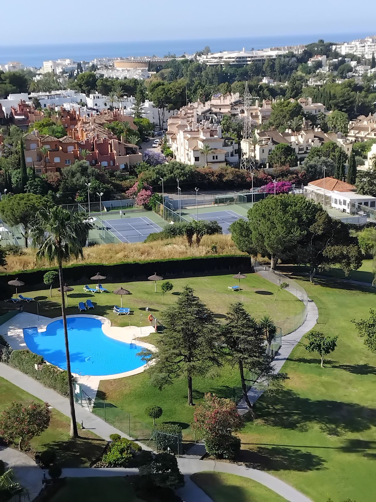 Photo 1 Middle Floor Apartment Nueva Andalucía, Costa del Sol, Málaga – R5056525
