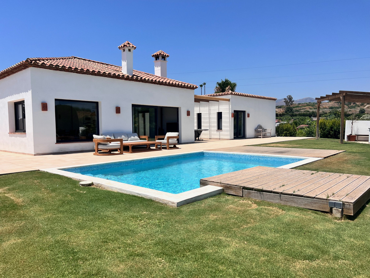 Photo 1 Detached Villa Estepona, Costa del Sol, Málaga – R5106574