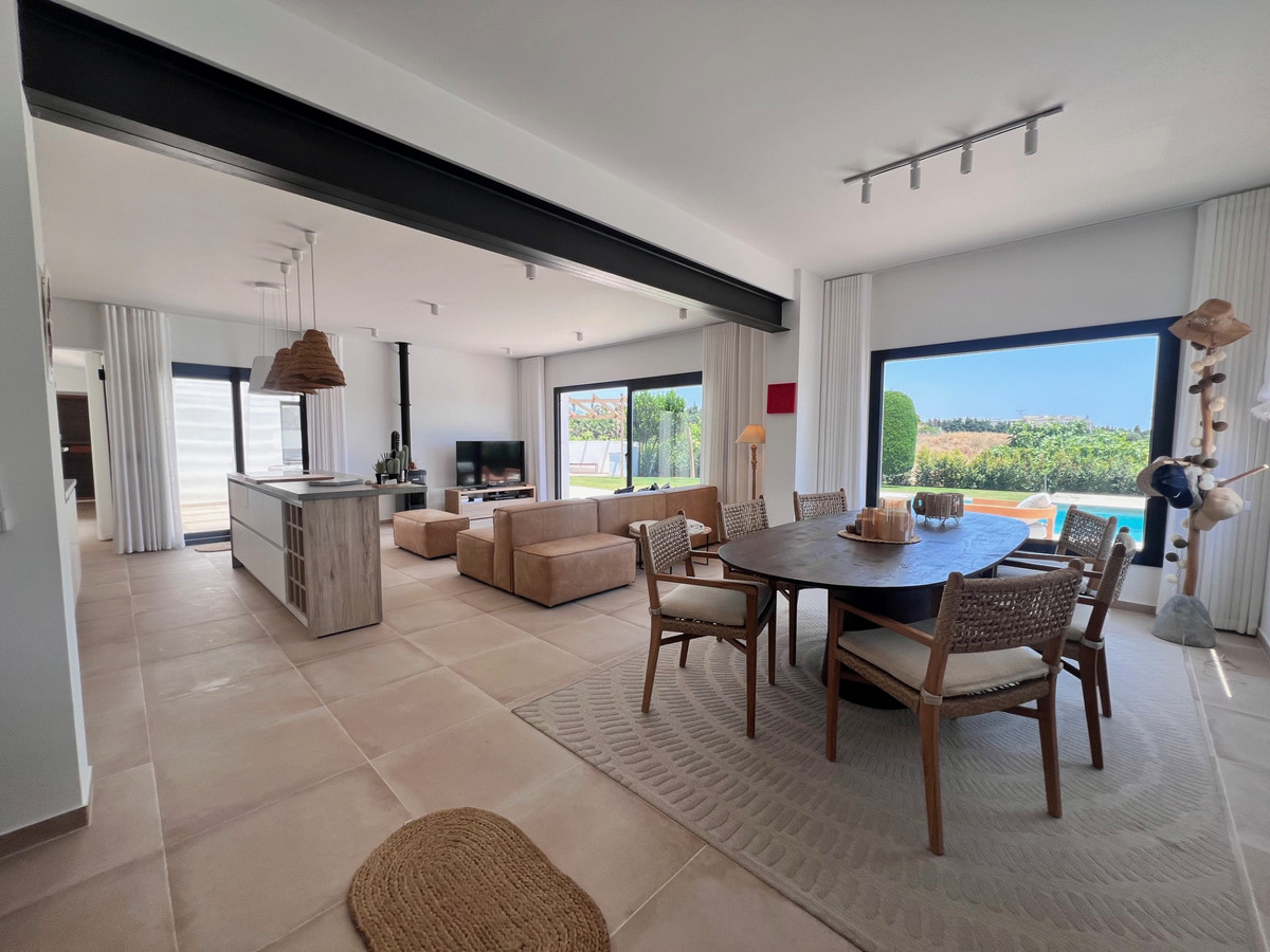Photo 3 Detached Villa Estepona, Costa del Sol, Málaga – R5106574