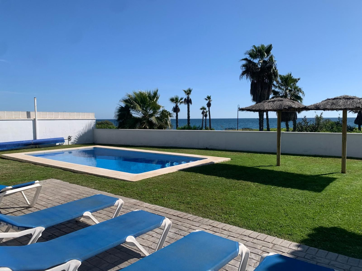 Photo 1 Detached Villa Estepona, Costa del Sol, Málaga – R4956505