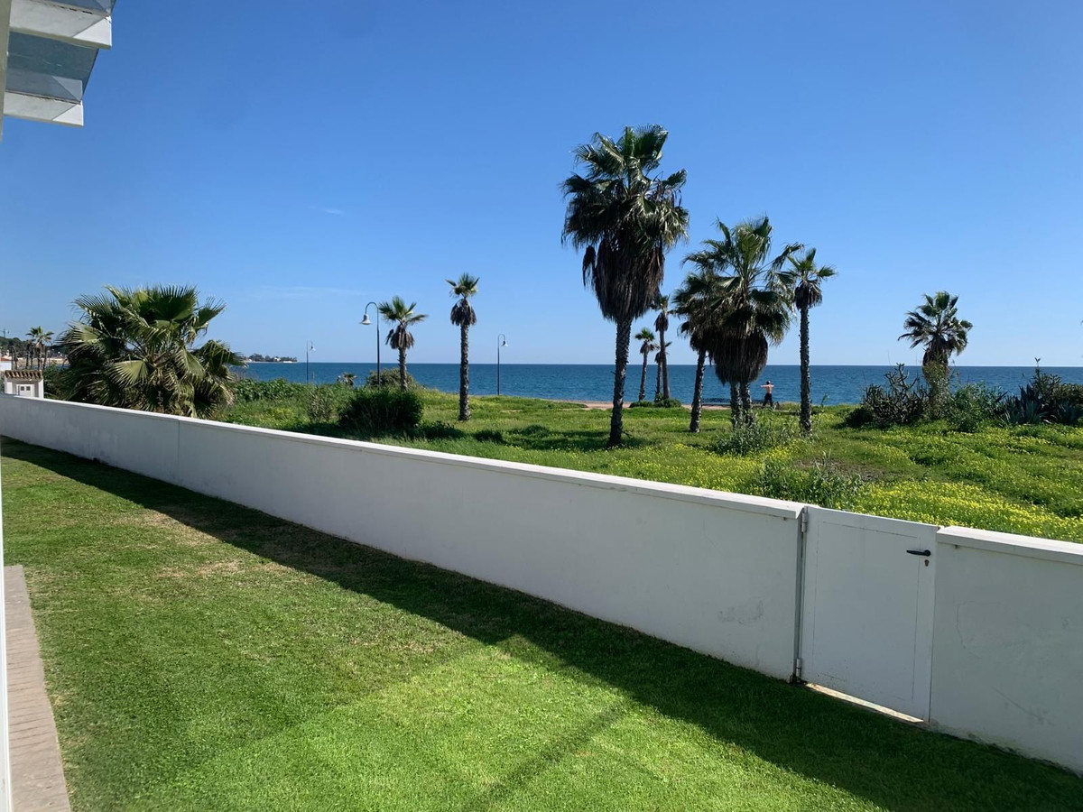 Photo 3 Detached Villa Estepona, Costa del Sol, Málaga – R4956505