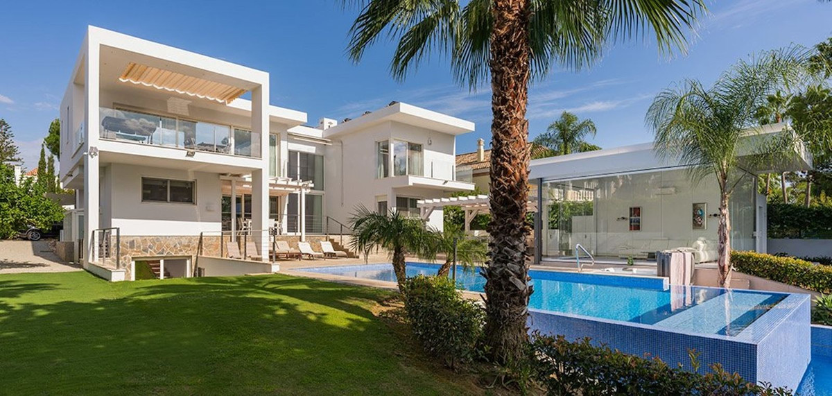 Photo 3 Detached Villa Nueva Andalucía, Costa del Sol, Málaga – R4563688