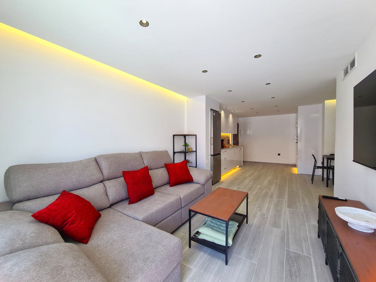 Photo 3 Top Floor Apartment Estepona, Costa del Sol, Málaga – R5080939