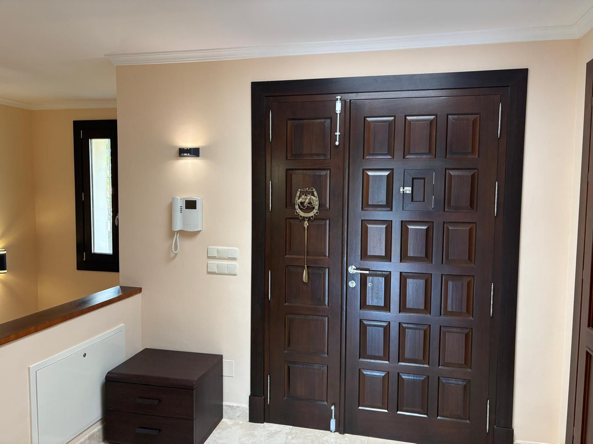 Photo 4 Detached Villa El Paraiso, Costa del Sol, Málaga – R4880032