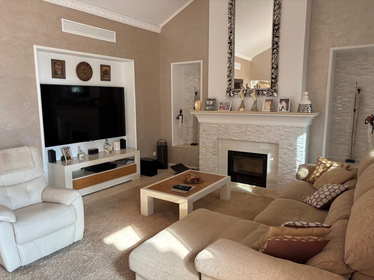 Photo 5 Detached Villa El Paraiso, Costa del Sol, Málaga – R4880032