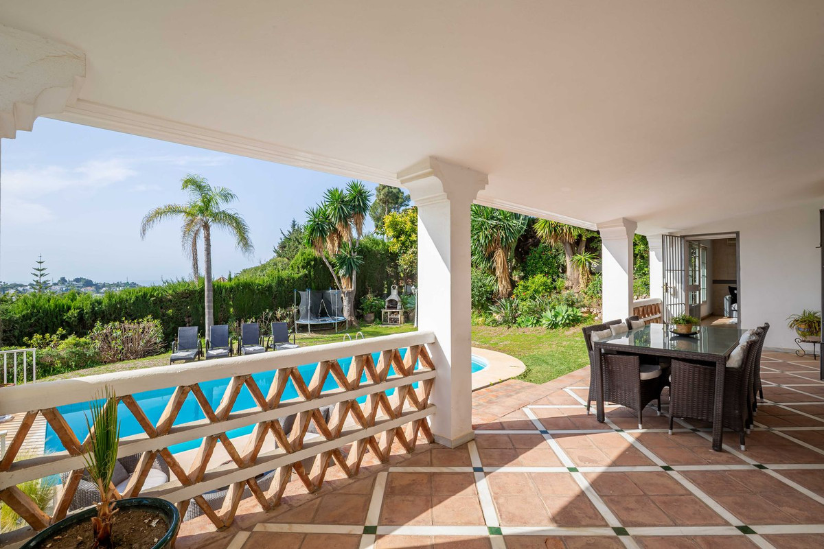 Photo 4 Detached Villa El Paraiso, Costa del Sol, Málaga – R5023336