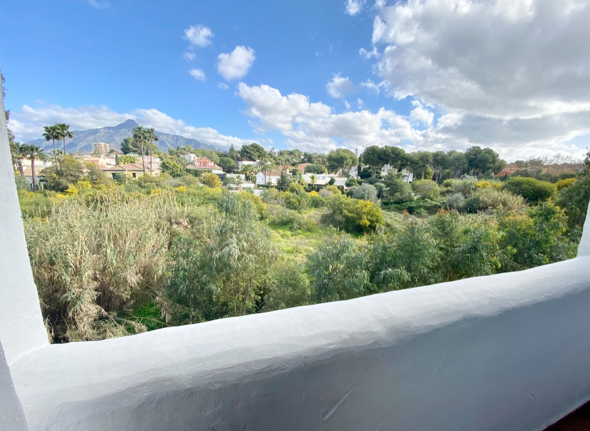 Photo 1 Middle Floor Apartment Nueva Andalucía, Costa del Sol, Málaga – R3800587