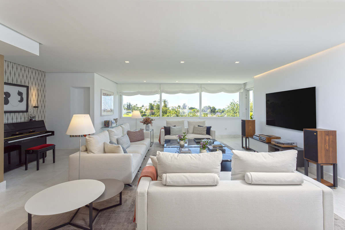 Photo 1 Middle Floor Apartment Guadalmina Alta, Costa del Sol, Málaga – R5064214