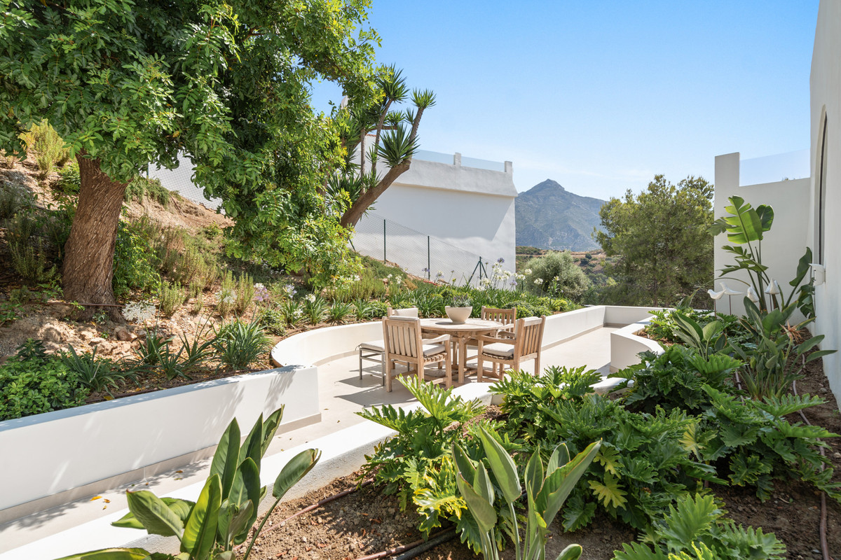 Photo 18 Detached Villa Nueva Andalucía, Costa del Sol, Málaga – R5105161