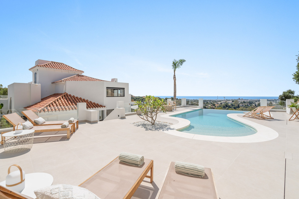 Photo 3 Detached Villa Nueva Andalucía, Costa del Sol, Málaga – R5105161