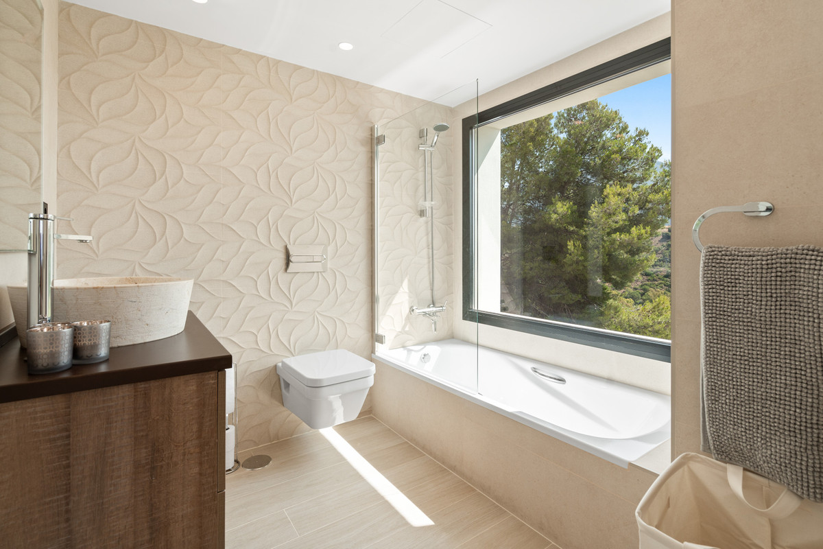 Photo 29 Detached Villa Nueva Andalucía, Costa del Sol, Málaga – R5105161