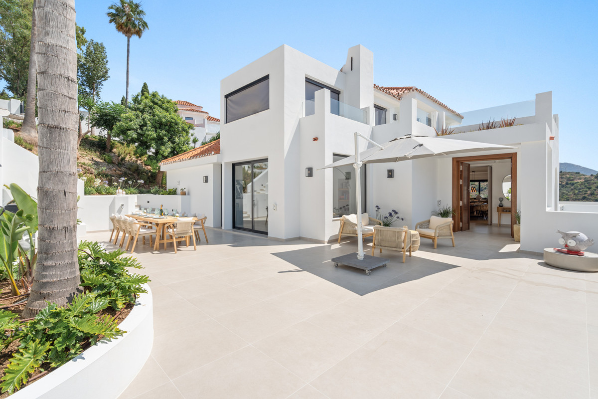 Photo 4 Detached Villa Nueva Andalucía, Costa del Sol, Málaga – R5105161