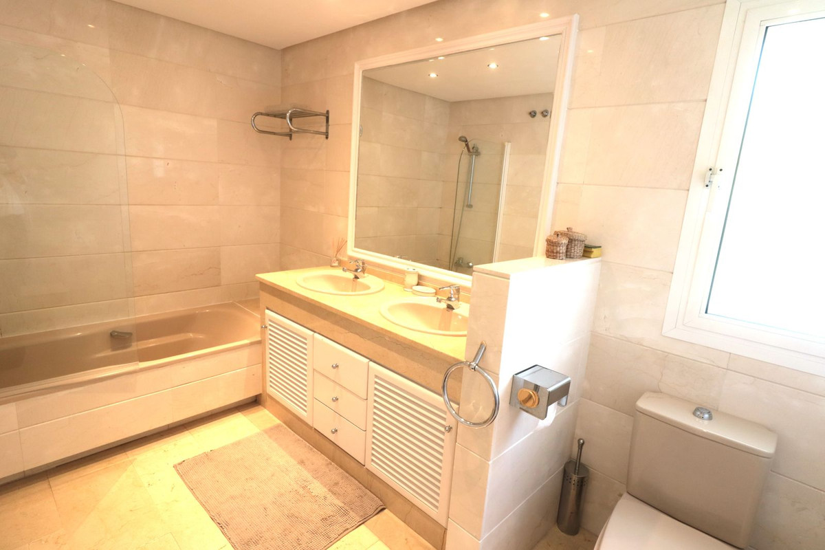 Photo 10 Top Floor Apartment New Golden Mile, Costa del Sol, Málaga – R5021065