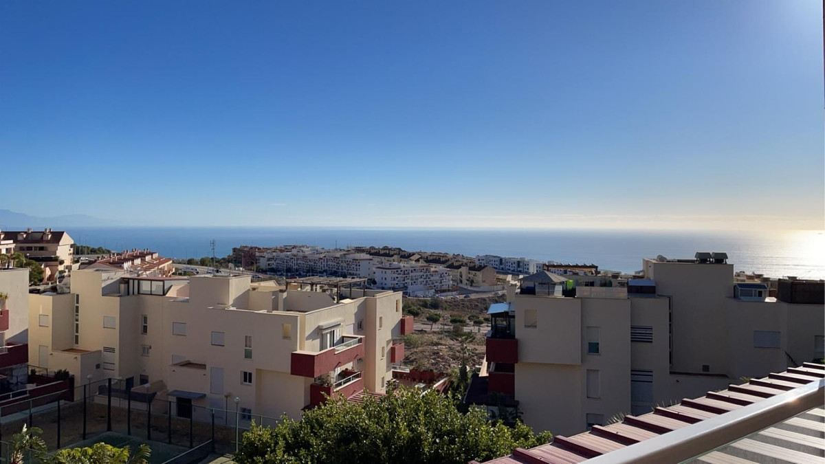 Photo 1 Middle Floor Apartment Benalmadena, Costa del Sol, Málaga – R5107363