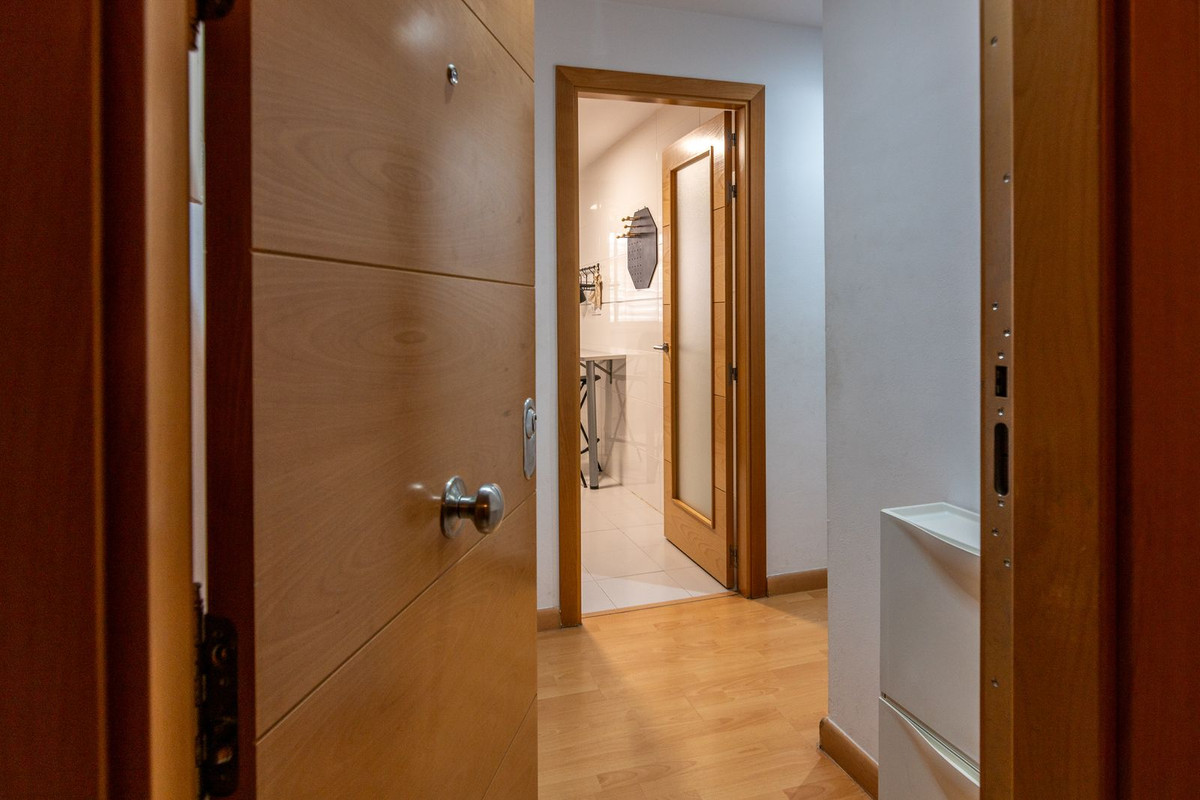 Photo 15 Middle Floor Apartment Benalmadena, Costa del Sol, Málaga – R5107363