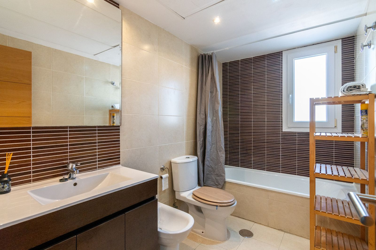 Photo 26 Middle Floor Apartment Benalmadena, Costa del Sol, Málaga – R5107363