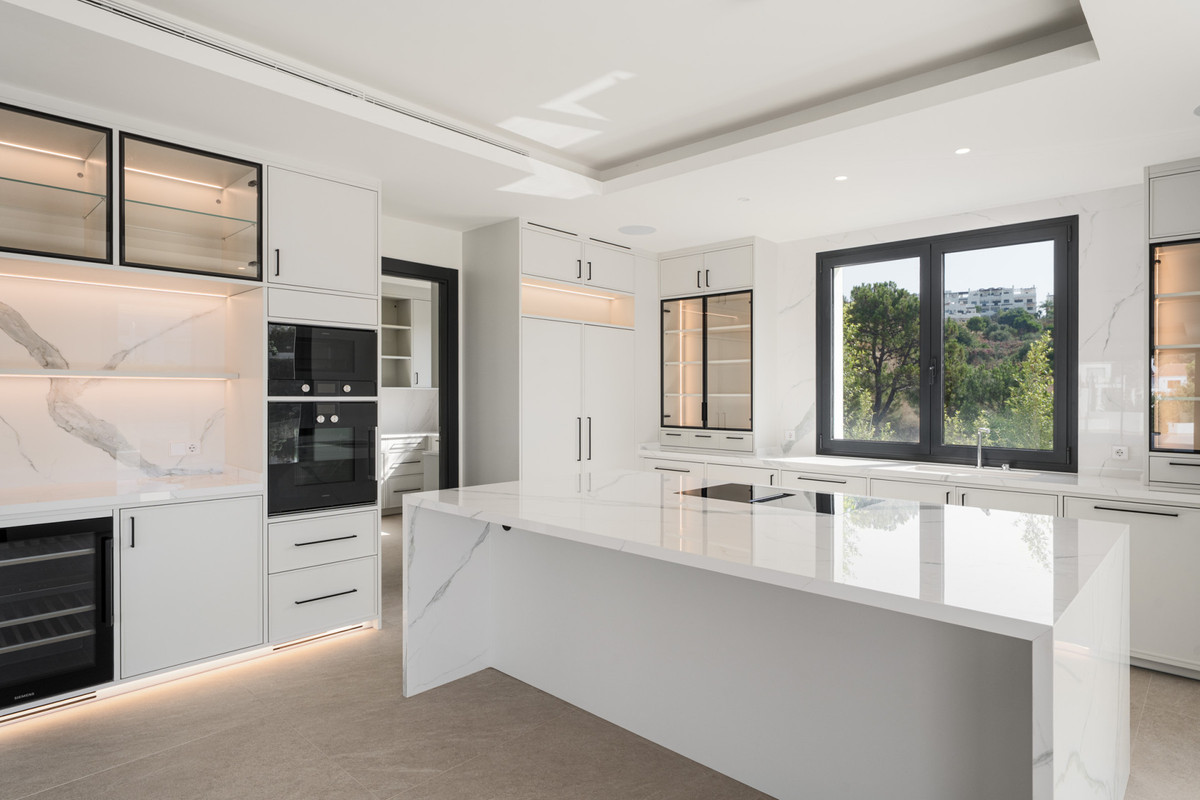 Photo 1 Detached Villa Estepona, Costa del Sol, Málaga – R5103631