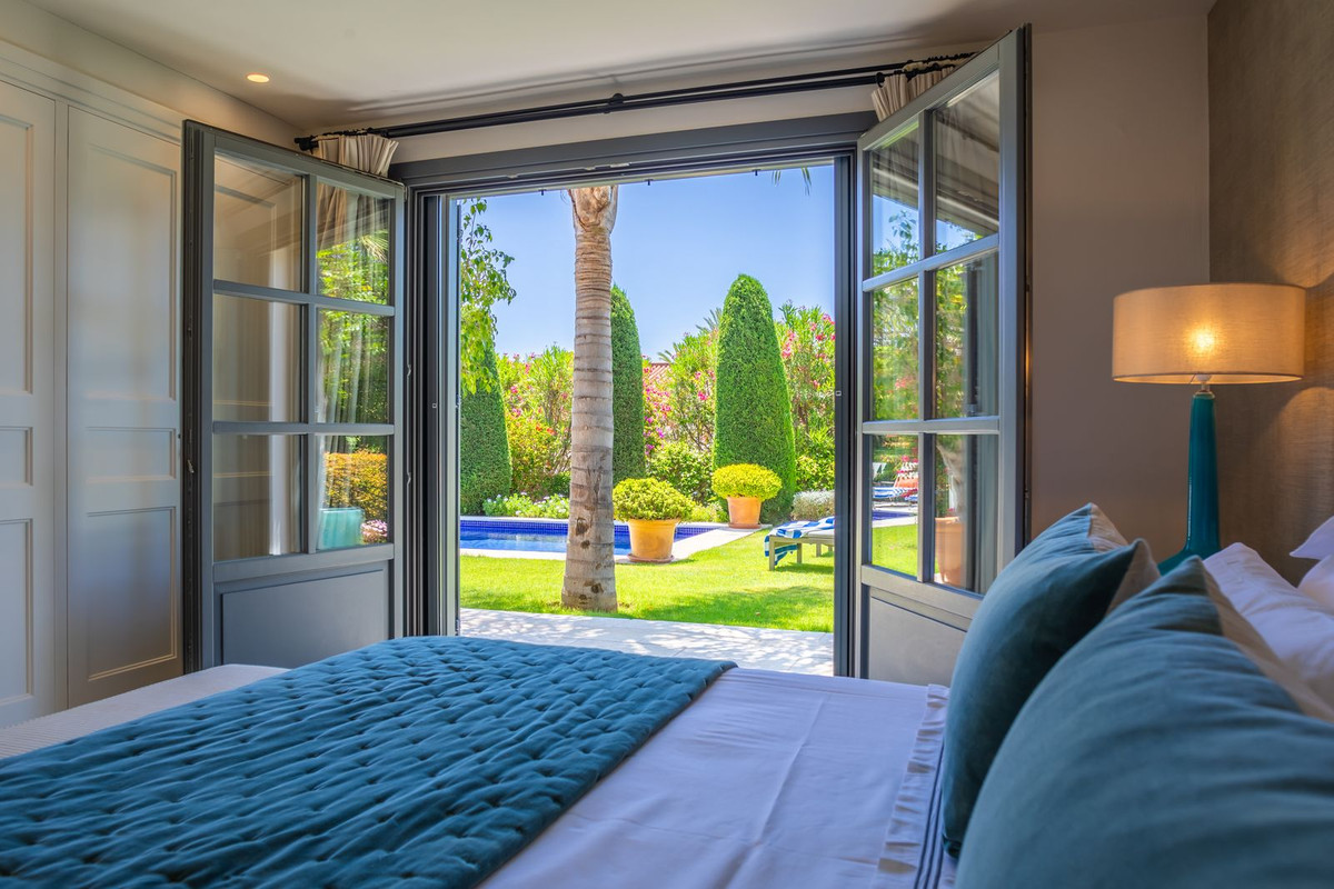 Photo 5 Detached Villa El Paraiso, Costa del Sol, Málaga – R4721806